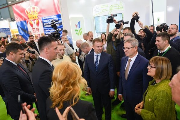 Poseta visokih zvaničnika štandu Kompanije